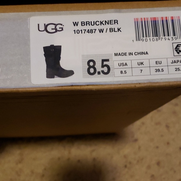 Ugg  black boots - Picture 6 of 6